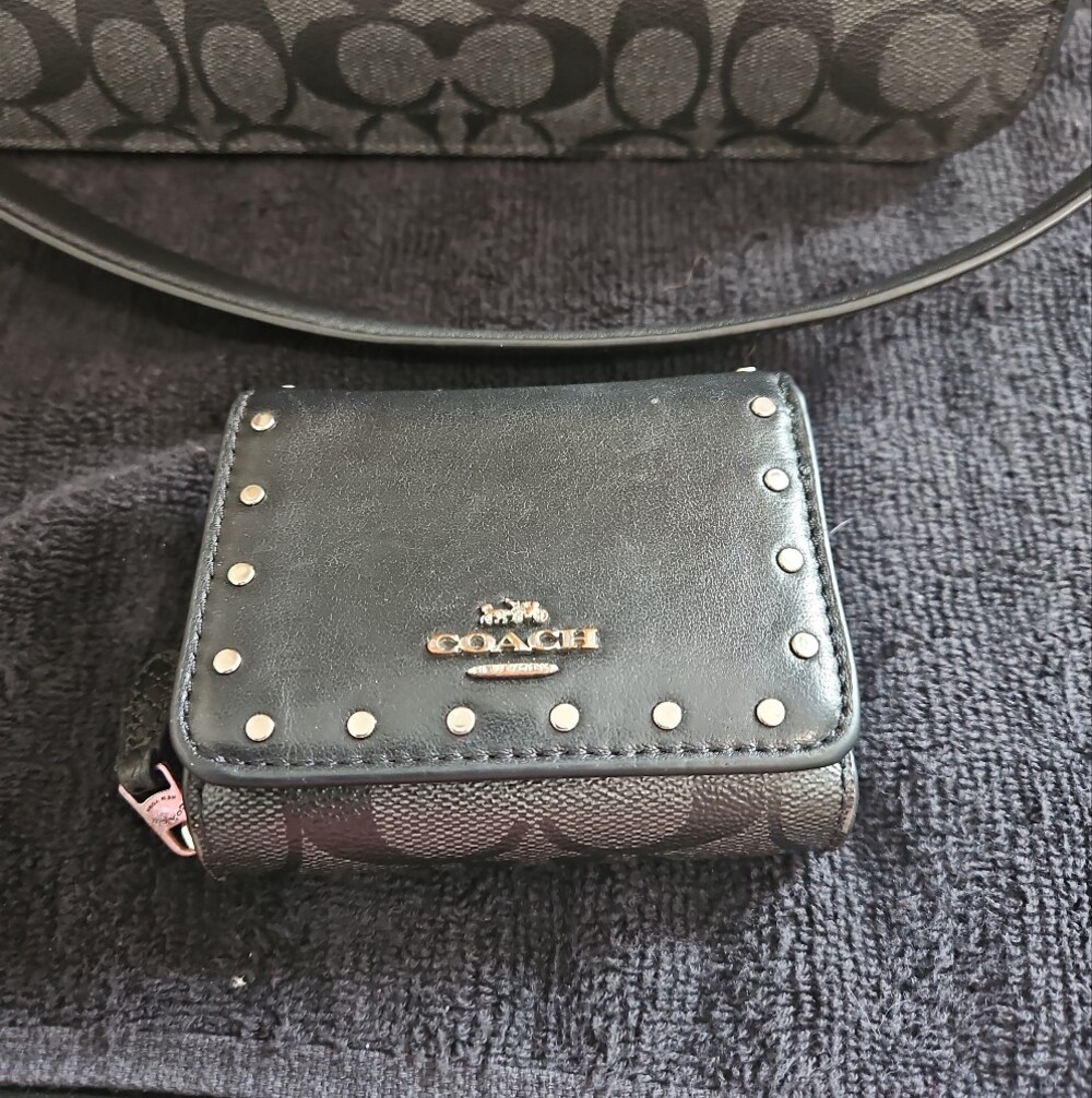 Coach Black Signature Leather & Canvas Shoulder Bag with Matching Wallet - Picture 3 of 6